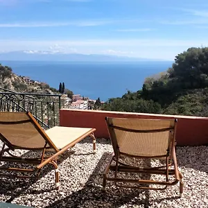 https://villa-vittorio.taorminaitalyhotels.com